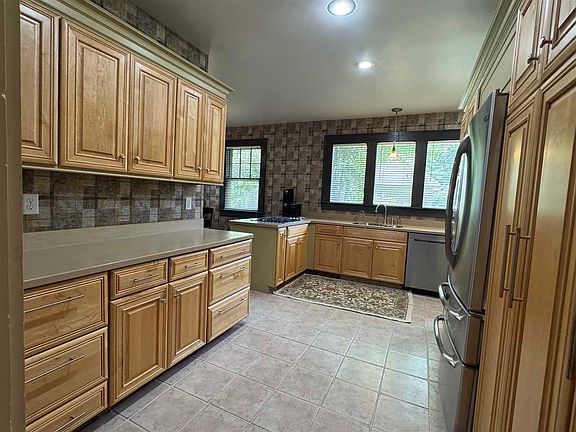 4th image of 2109 E Main St