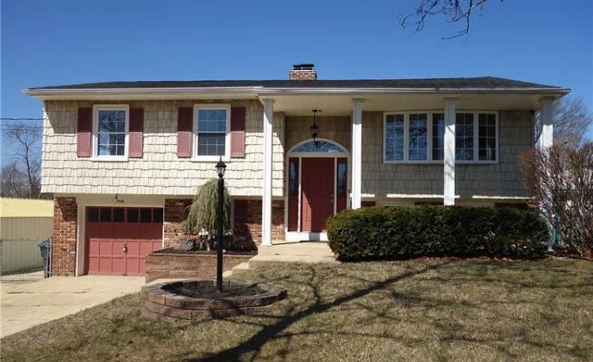 5 bed, 1696 sqft, $3,400 — Photo 1