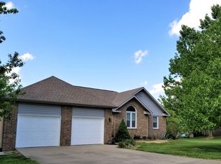 7549 W Wynwood Dr, Springfield, MO 65802