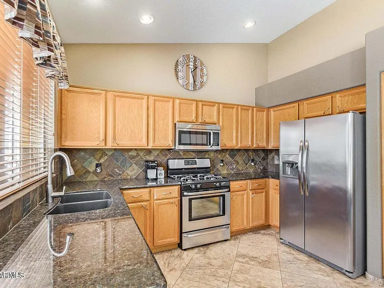 2683 W Ivanhoe St — Photo 2