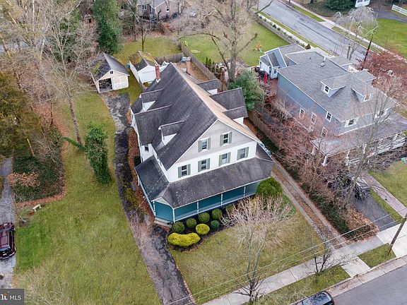 5th image of 68 E Oak Ave