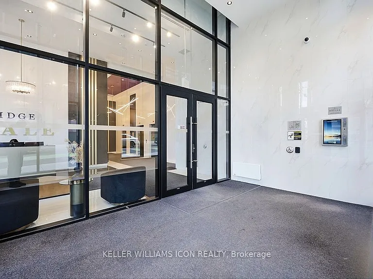 180 George St #1002 — Photo 5