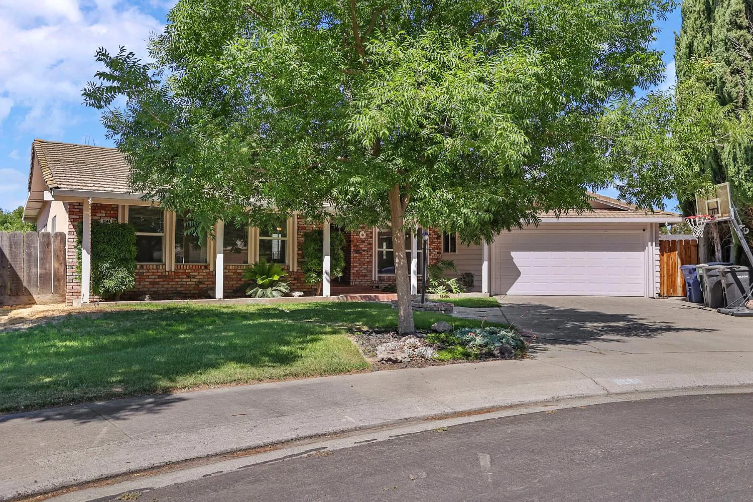 1544 Switzer Ct photo 1