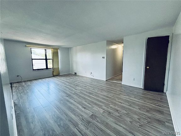 5th image of 136 Denrose Dr #8