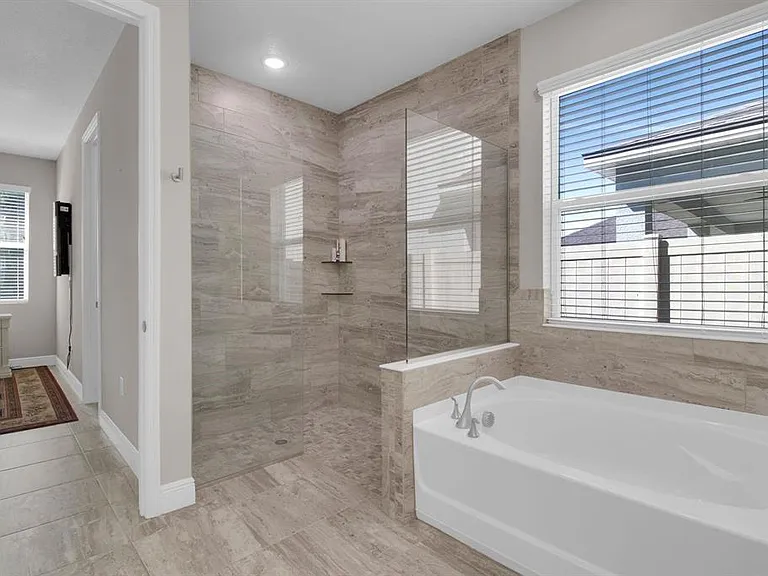 2487 Empress Dr — Photo 17