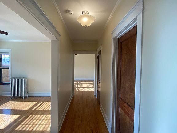 3rd image of 4422 N Greenview Ave APT 2W