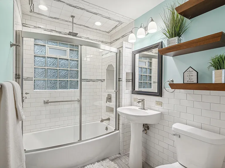 409 S Olive St — Photo 13