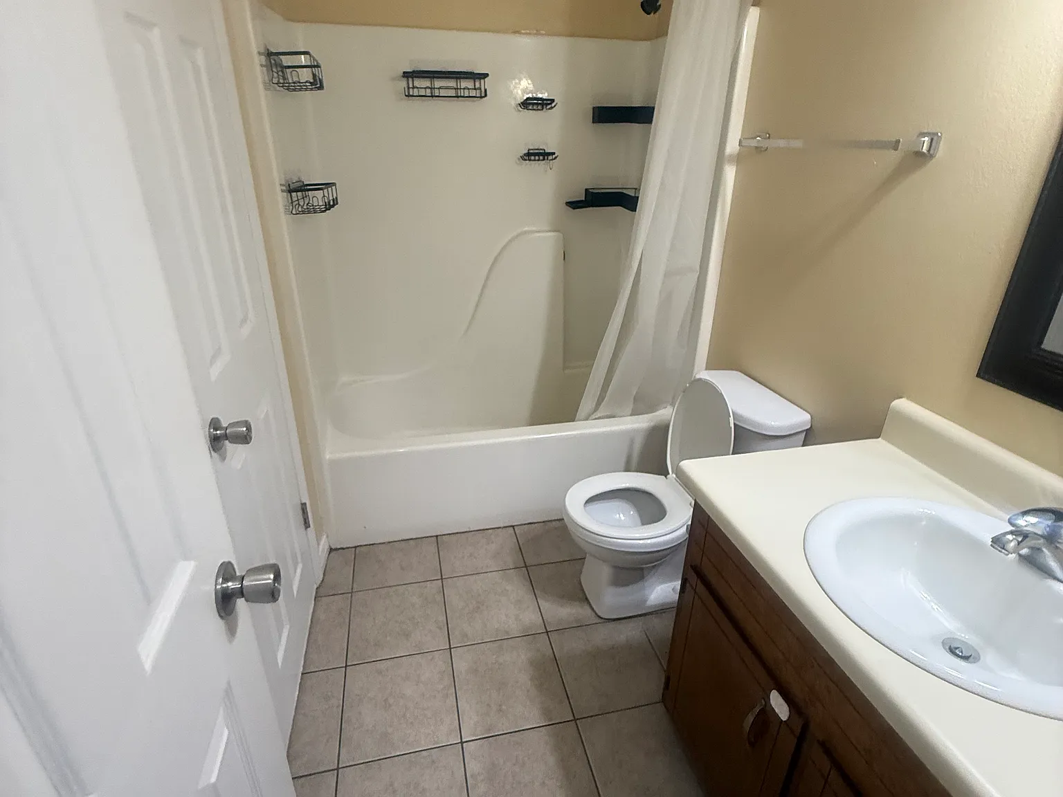 2 bed, 1.5 bath, 1000 sqft, $1,450 — Photo 3