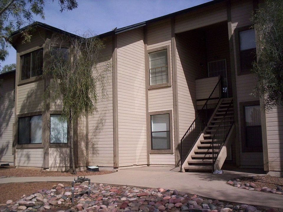 1st image of 1718 W Park Wood Ln