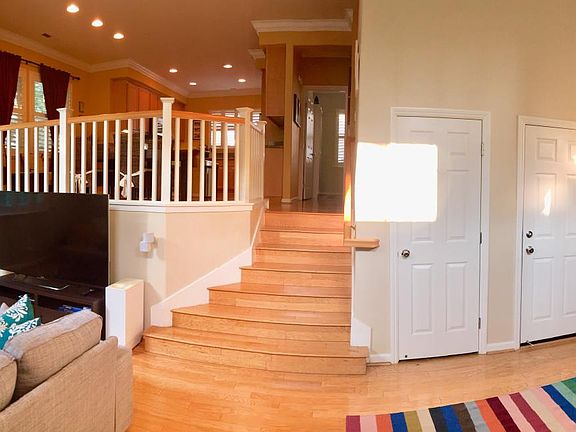 3rd image of 852 Foxworthy Ave