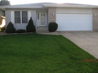 10246 Bull Run Dr, Saint John, IN 46373
