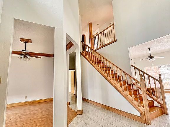 4th image of 108 E Pelican Ave
