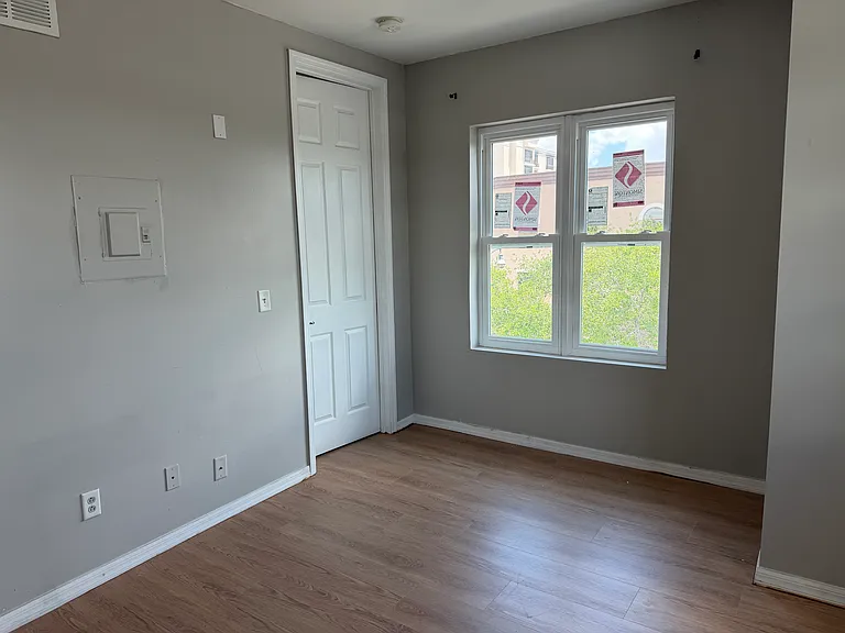 121 Broadway #305 — Photo 4