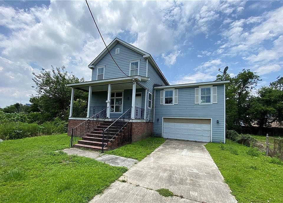 1st image of 2924 Music St