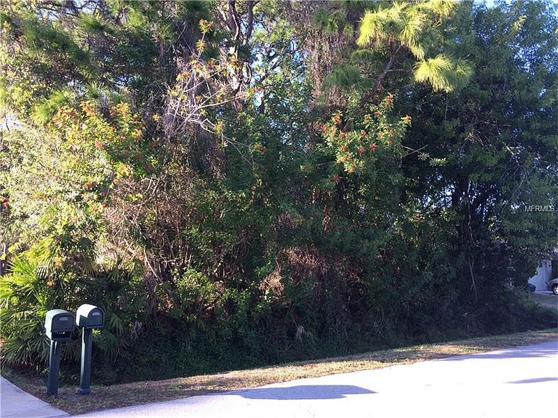 2nd image of 1087 Queen Rd