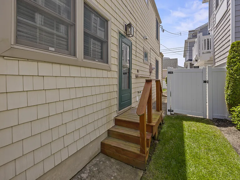 8805 Monmouth Ave — Photo 36