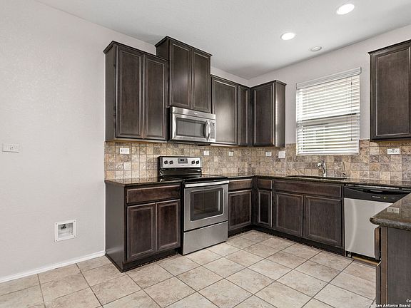 2nd image of 2016 BRANDYWINE DR