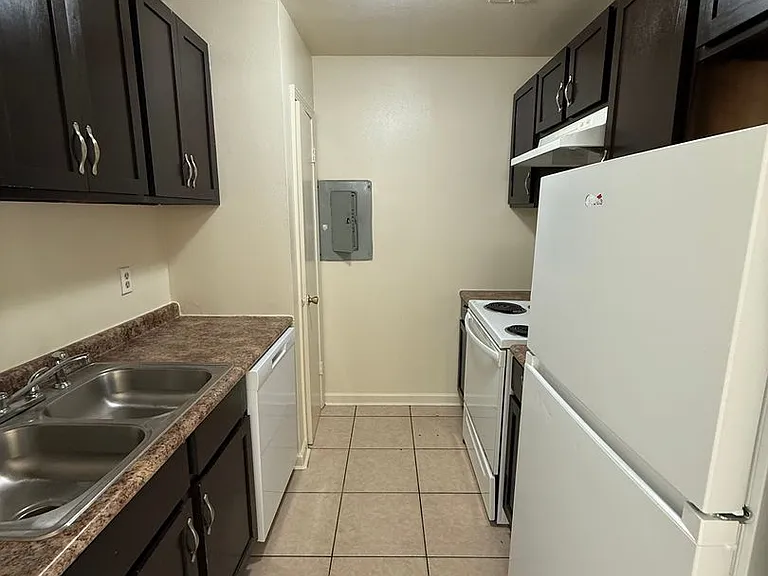2059 Mariner Dr — Photo 5