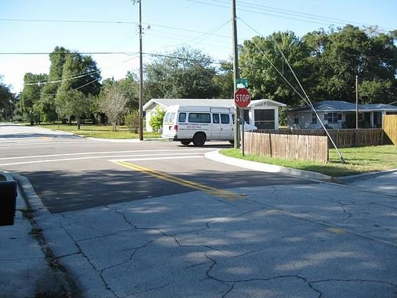 2nd image of 620 Avenue F SE