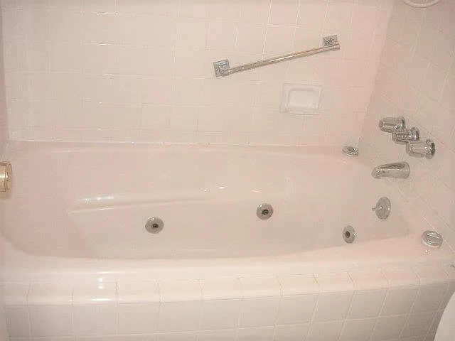 3 bed, 1400 sqft, $3,300 — Photo 4