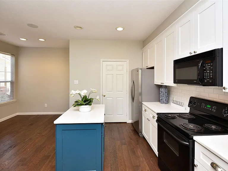 8814 Silent Willow Ln — Photo 10