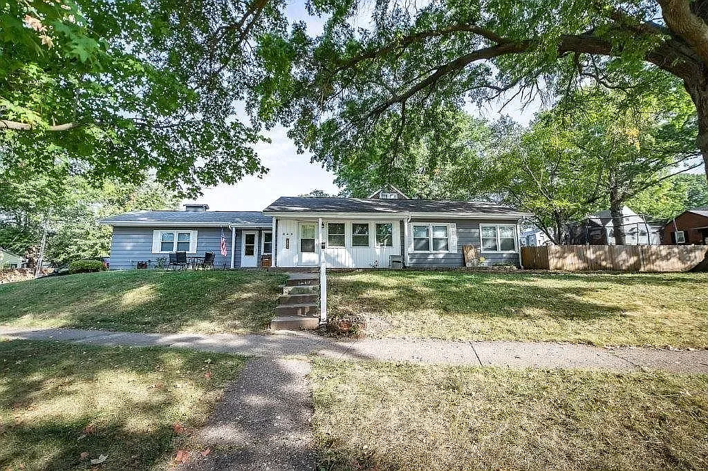 3 bed, 1062 sqft, $1,550 — Photo 1