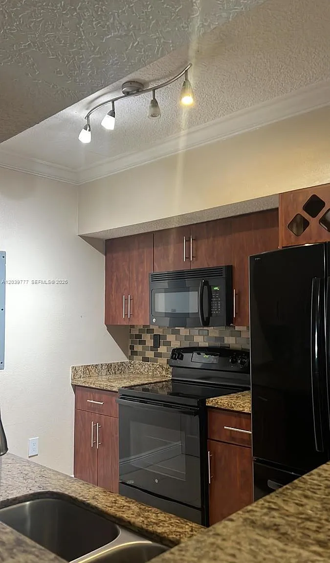 Marquesa Condo — Photo 4