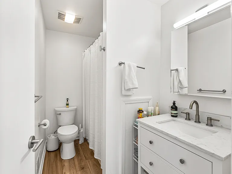 3401 Butler St #F2 — Photo 16