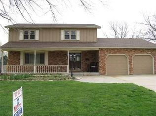 521 Crestwood Rd, Salina, KS 67401