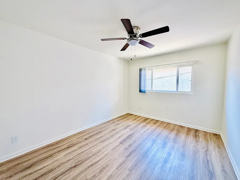 7045 Whitsett Ave #3 — Photo 19