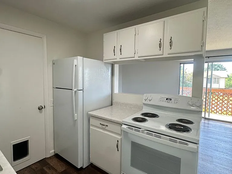 745 E Lazon Dr — Photo 21