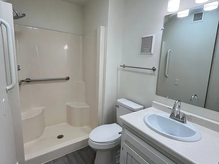 Sycamore Place Apartments — Photo 41