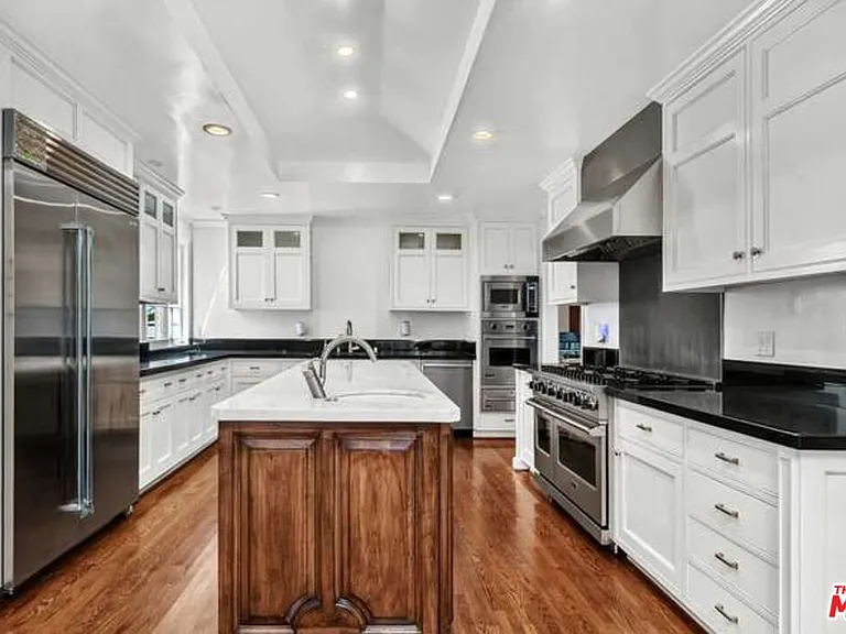 510 Toyopa Dr — Photo 16