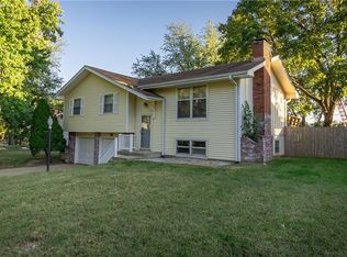 10003 NW Blum Rd, Parkville, MO 64152