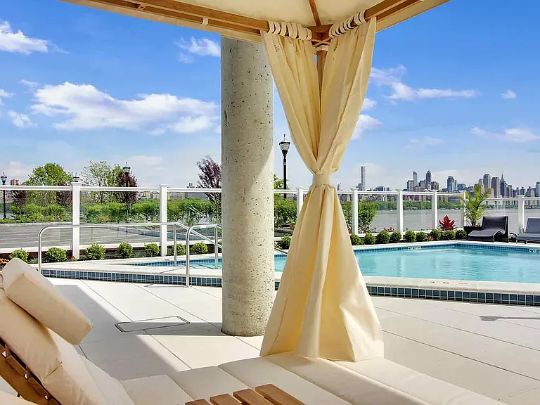 The View at Edgewater — Photo 9
