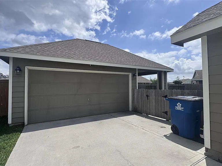 15746 Harding Bend Dr — Photo 11
