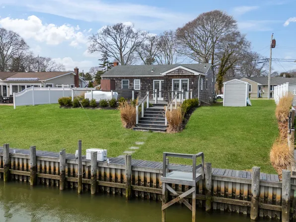 7 Whiting Rd, East Quogue, NY 11942