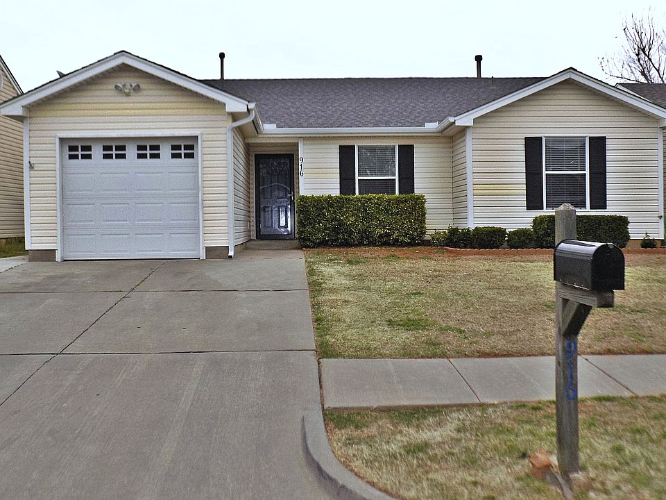 1st image of 916 Edinburg Dr