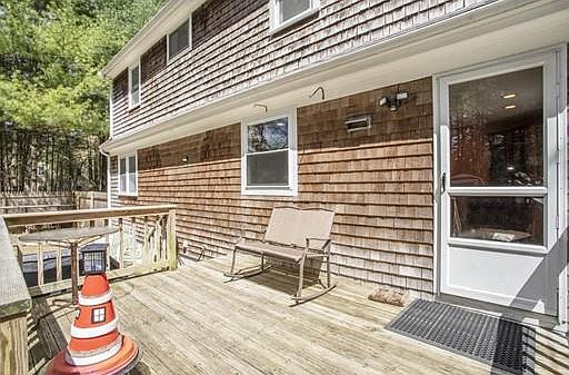 4th image of 22 Windsor Dr