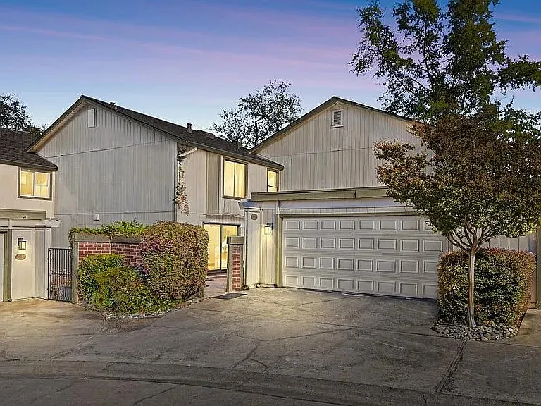 3 bed, 2.5 bath, 1852 sqft, $3,350 — Photo 1