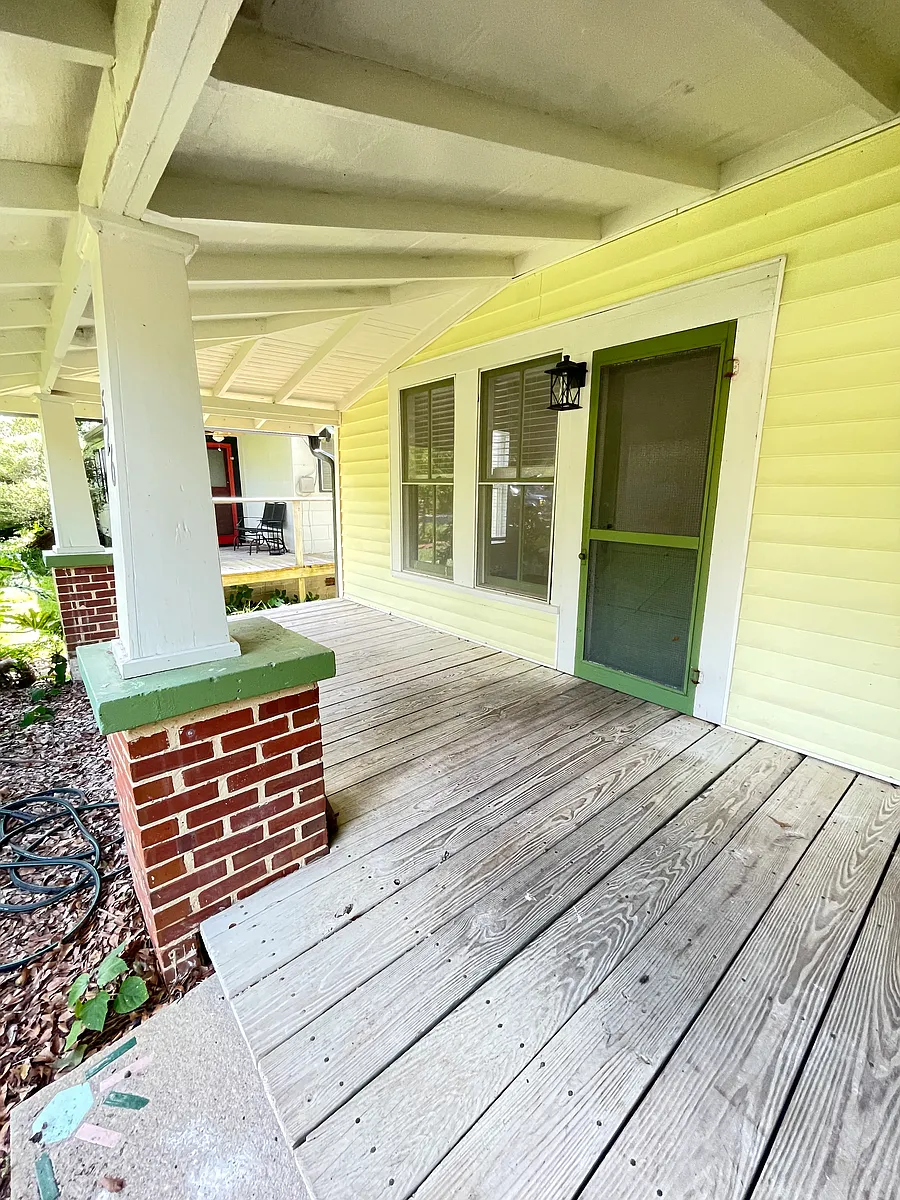 Spacious front porch - 526 Terrace St #A