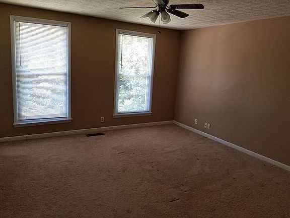 5th image of 200-206 Evanmeade Dr