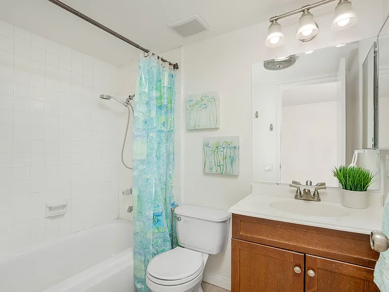 1655 Greenfield Ave #14 — Photo 26