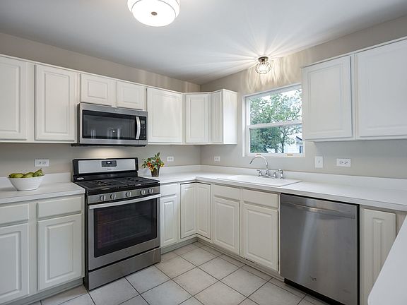 4th image of 5111 Brighton Ln