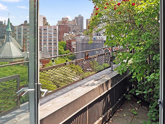 5th image of 33 Greenwich Ave APT 11E