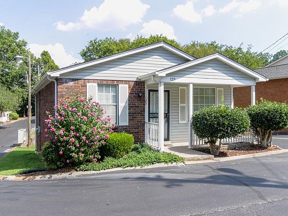 3rd image of 125 Five Oaks Dr