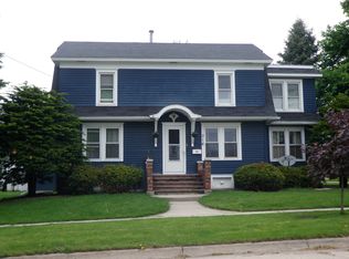316 5th St SE, Independence, IA 50644