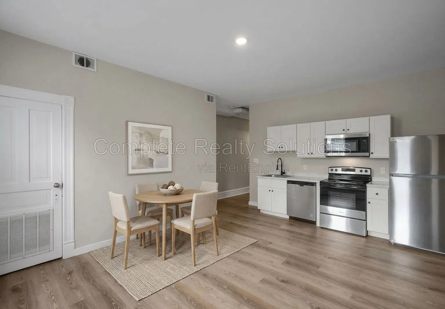 2 bed, 1.0 bath, 925 sqft, $1,095 — Photo 2