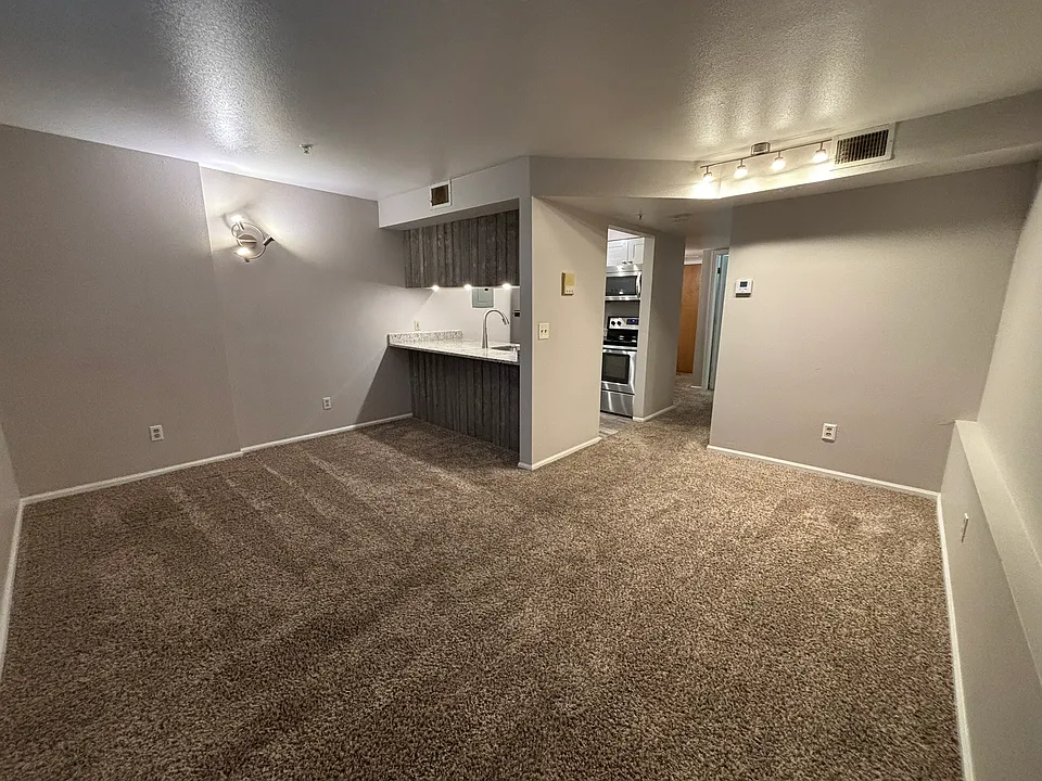 2727 Folsom St #230