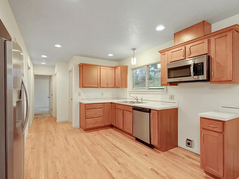 6011 SE Insley St — Photo 8